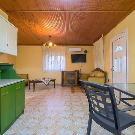 בית נופש Eva's House Dikella