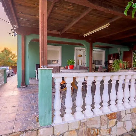 בית נופש Eva's House *
